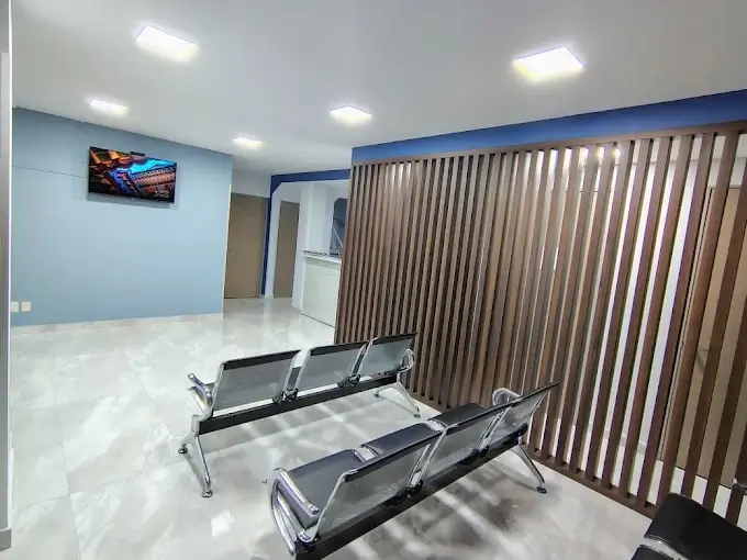 Sala de espera Hospital MQA - Área cómoda para pacientes y acompañantes en Guadalajara